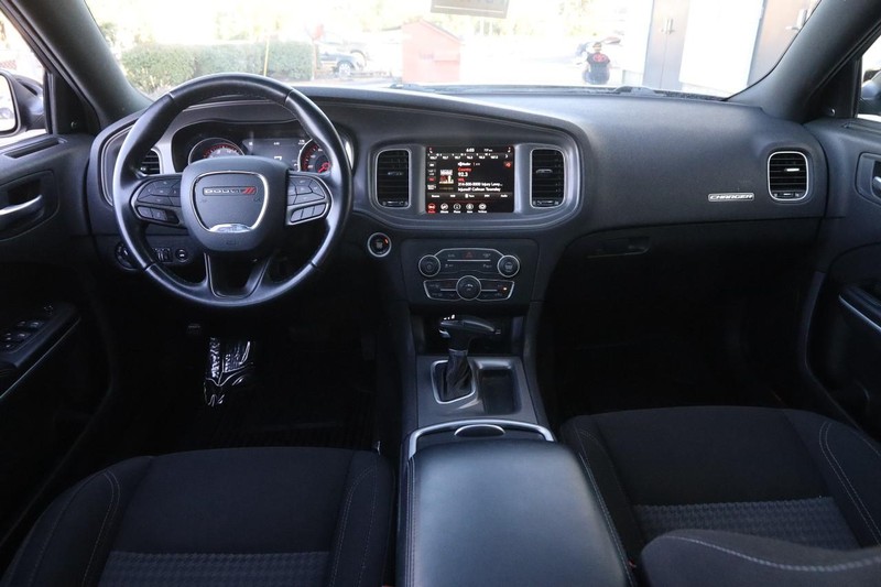 Dodge Charger Vehicle Full-screen Gallery Image 19