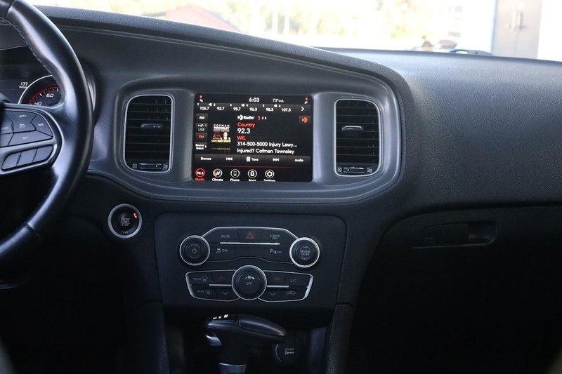 Dodge Charger Vehicle Full-screen Gallery Image 22