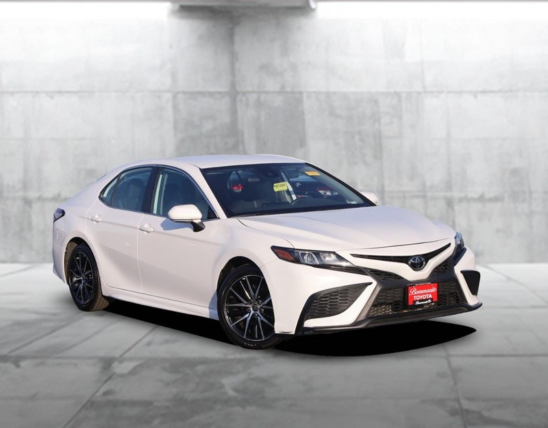 Toyota Camry Vehicle Image 02