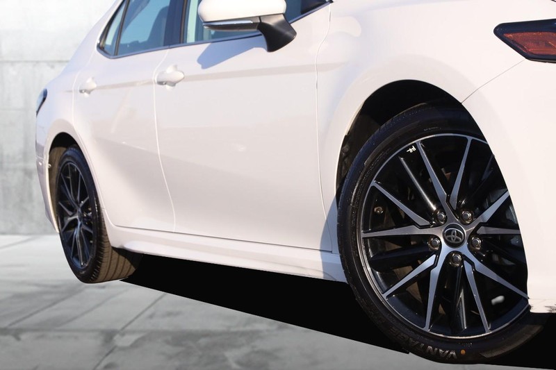 Toyota Camry Vehicle Image 03