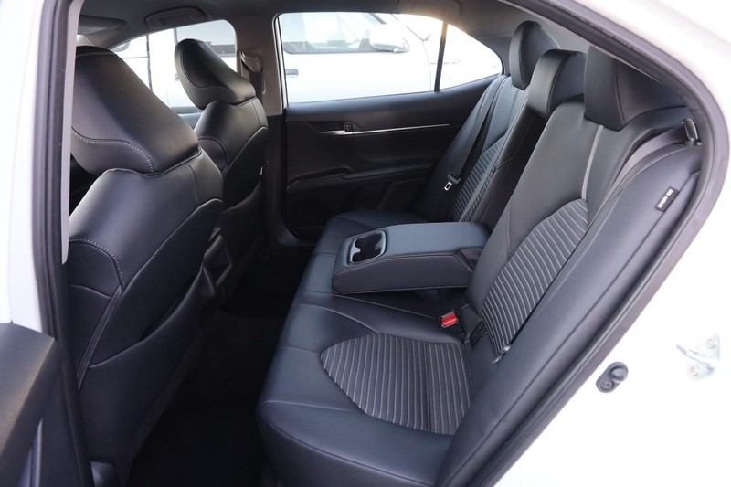 Toyota Camry Vehicle Image 09