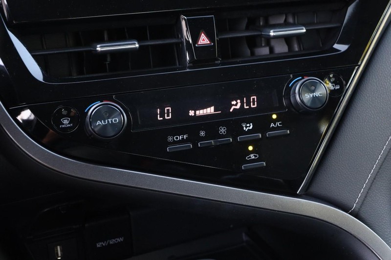 Toyota Camry Vehicle Image 16