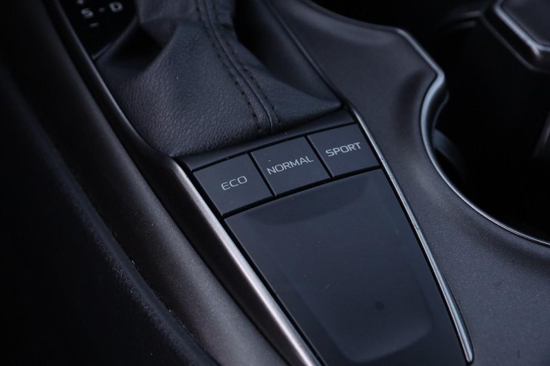 Toyota Camry Vehicle Image 17