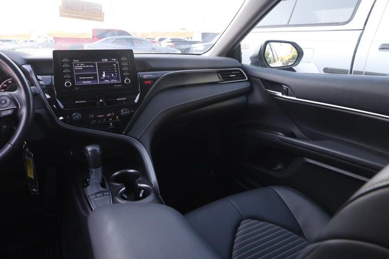 Toyota Camry Vehicle Image 23