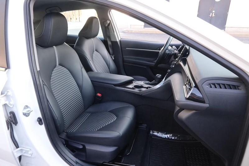 Toyota Camry Vehicle Image 24