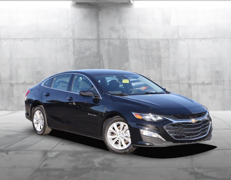 Chevrolet Malibu Vehicle Full-screen Gallery Image 2