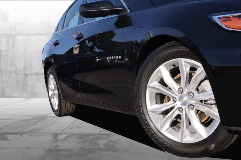 Chevrolet Malibu Vehicle Full-screen Gallery Image 3