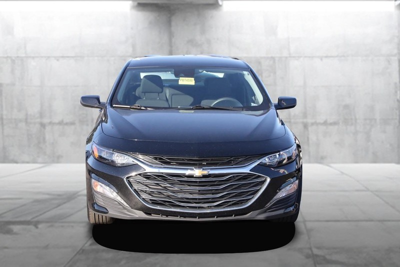 Chevrolet Malibu Vehicle Full-screen Gallery Image 4