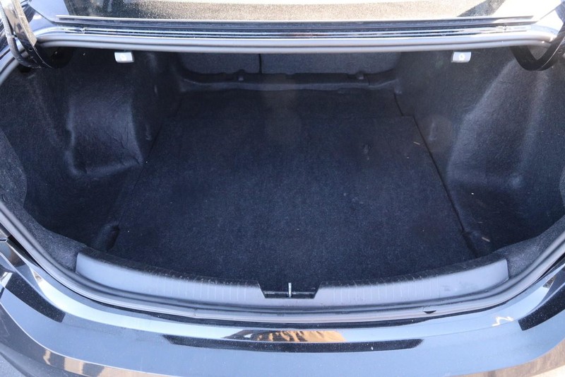 Chevrolet Malibu Vehicle Full-screen Gallery Image 7