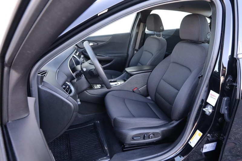 Chevrolet Malibu Vehicle Full-screen Gallery Image 8