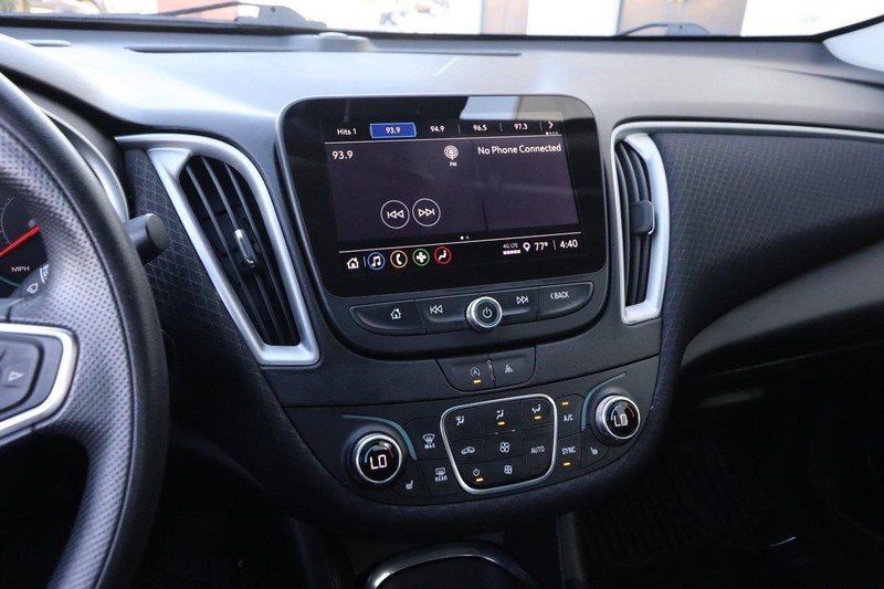 Chevrolet Malibu Vehicle Full-screen Gallery Image 15