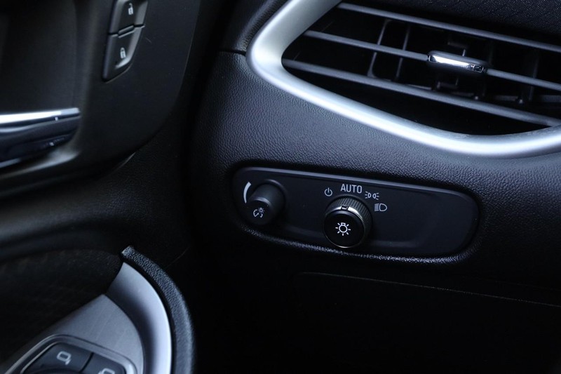 Chevrolet Malibu Vehicle Full-screen Gallery Image 18