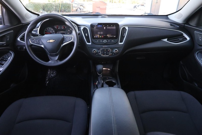 Chevrolet Malibu Vehicle Full-screen Gallery Image 19