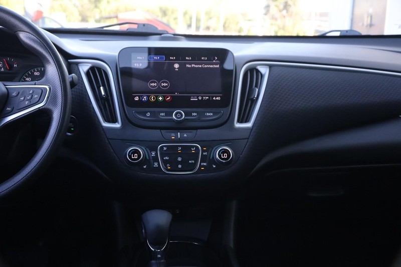 Chevrolet Malibu Vehicle Full-screen Gallery Image 22