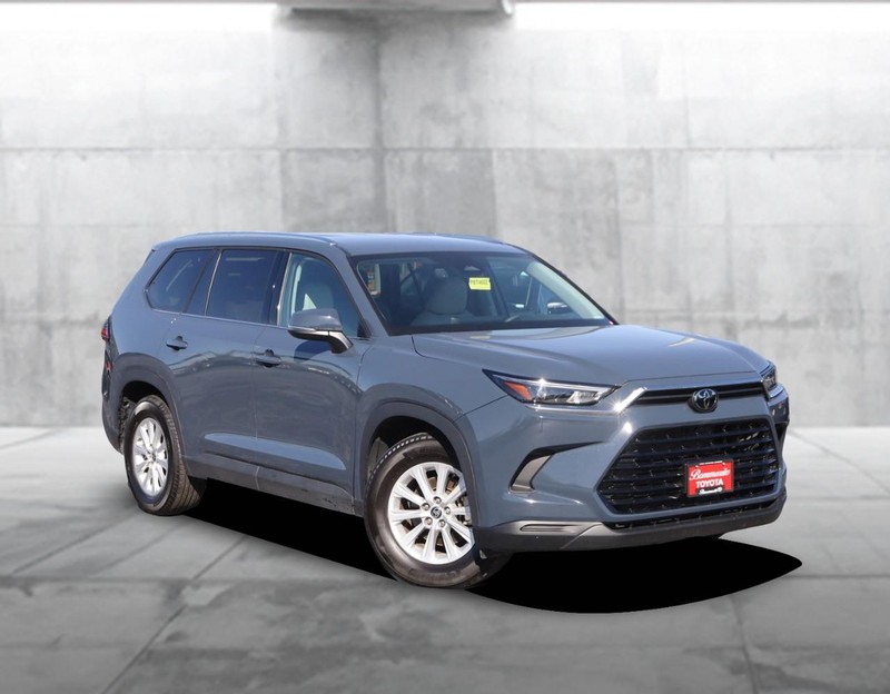Toyota Grand Highlander Vehicle Full-screen Gallery Image 2