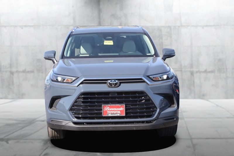 Toyota Grand Highlander Vehicle Full-screen Gallery Image 4