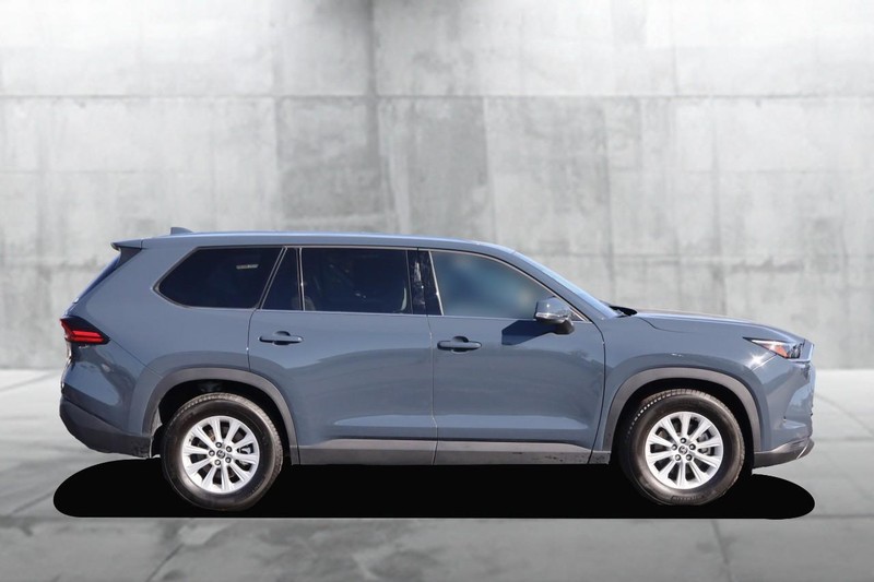 Toyota Grand Highlander Vehicle Full-screen Gallery Image 5
