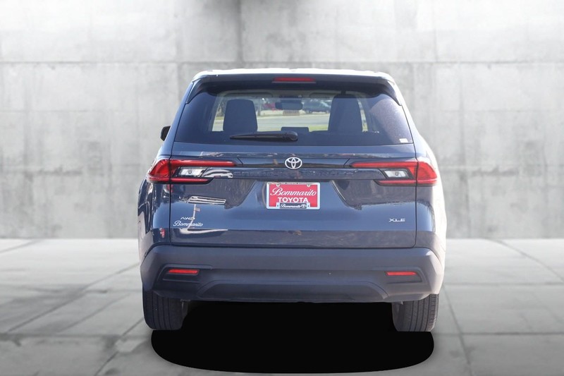 Toyota Grand Highlander Vehicle Full-screen Gallery Image 6