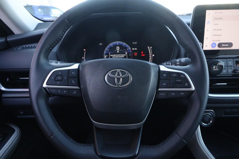 Toyota Grand Highlander Vehicle Full-screen Gallery Image 12