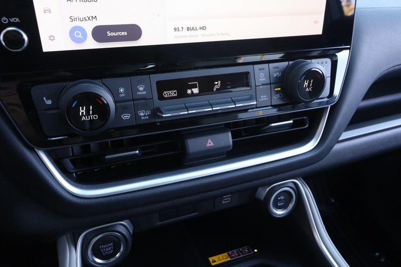 Toyota Grand Highlander Vehicle Full-screen Gallery Image 23