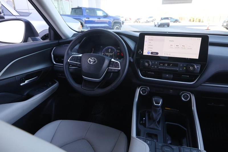 Toyota Grand Highlander Vehicle Full-screen Gallery Image 25