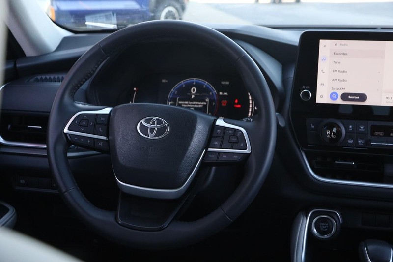 Toyota Grand Highlander Vehicle Full-screen Gallery Image 26