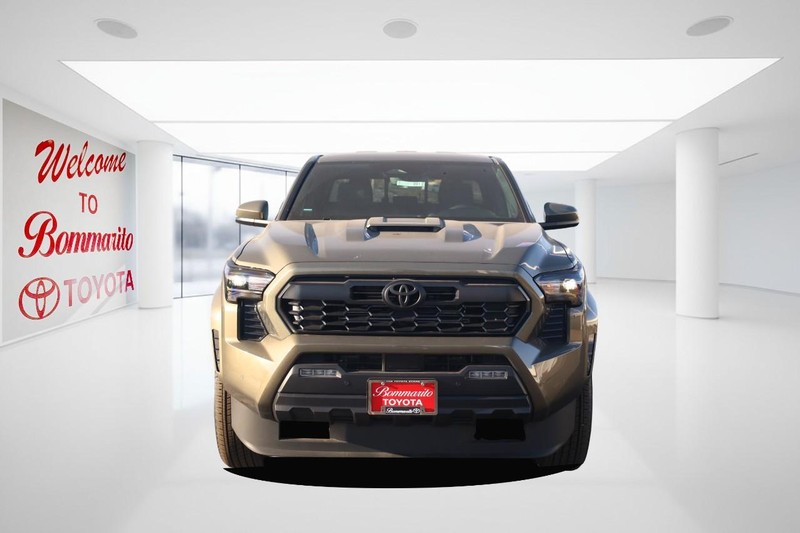 Toyota Tacoma 4WD Vehicle Full-screen Gallery Image 4