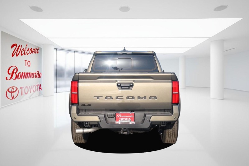 Toyota Tacoma 4WD Vehicle Full-screen Gallery Image 6