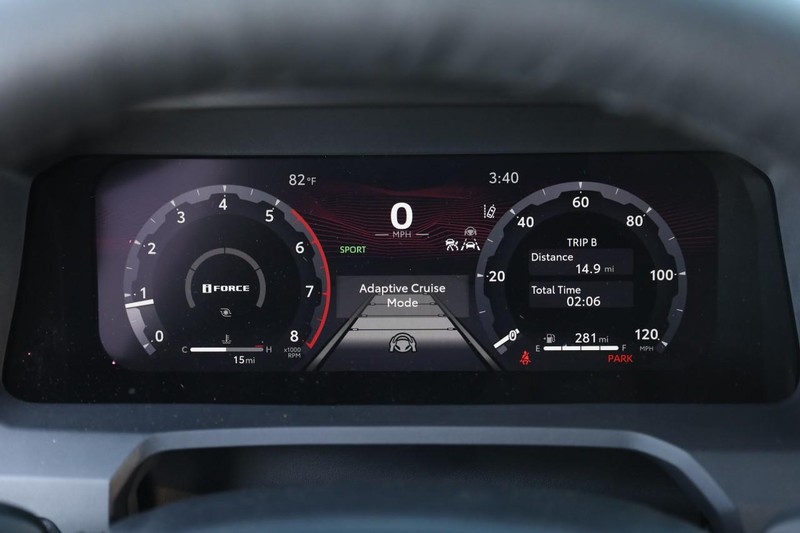 Toyota Tacoma 4WD Vehicle Full-screen Gallery Image 10