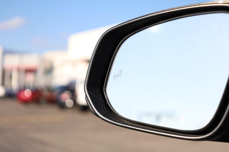 Toyota Tacoma 4WD Vehicle Full-screen Gallery Image 19