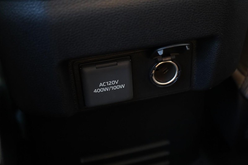 Toyota Tacoma 4WD Vehicle Full-screen Gallery Image 21