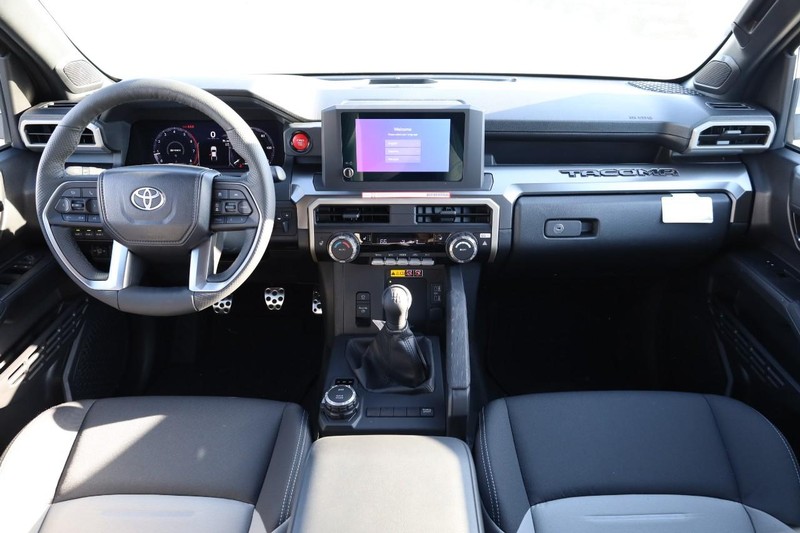 Toyota Tacoma 4WD Vehicle Full-screen Gallery Image 22