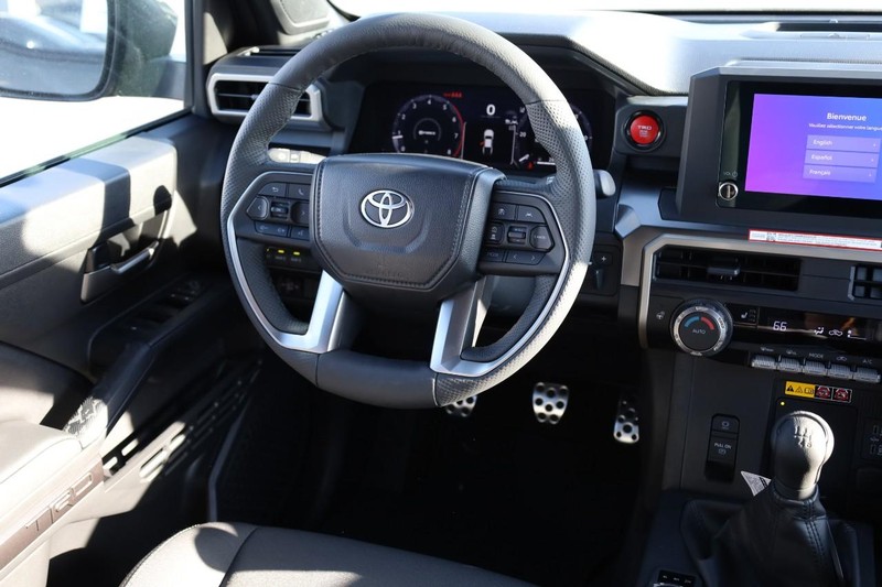 Toyota Tacoma 4WD Vehicle Full-screen Gallery Image 23