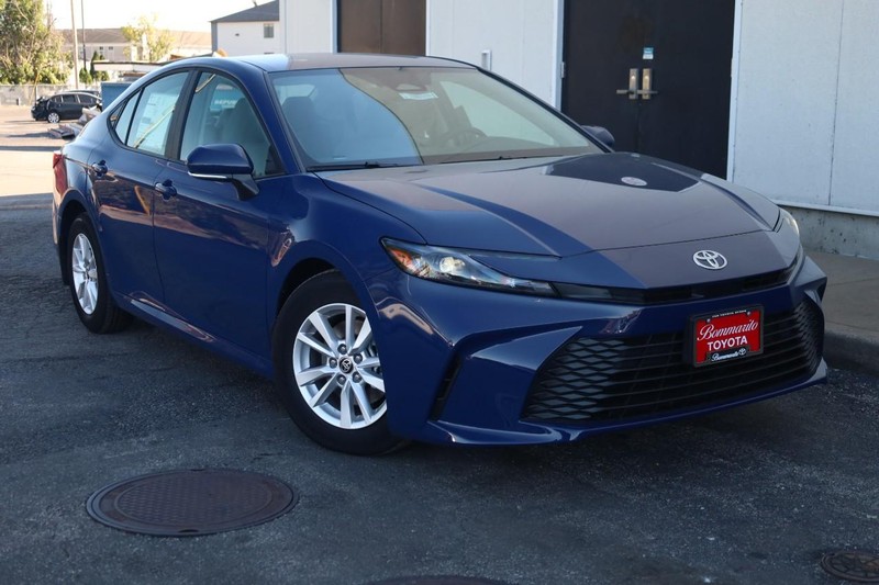 Toyota Camry Vehicle Image 02