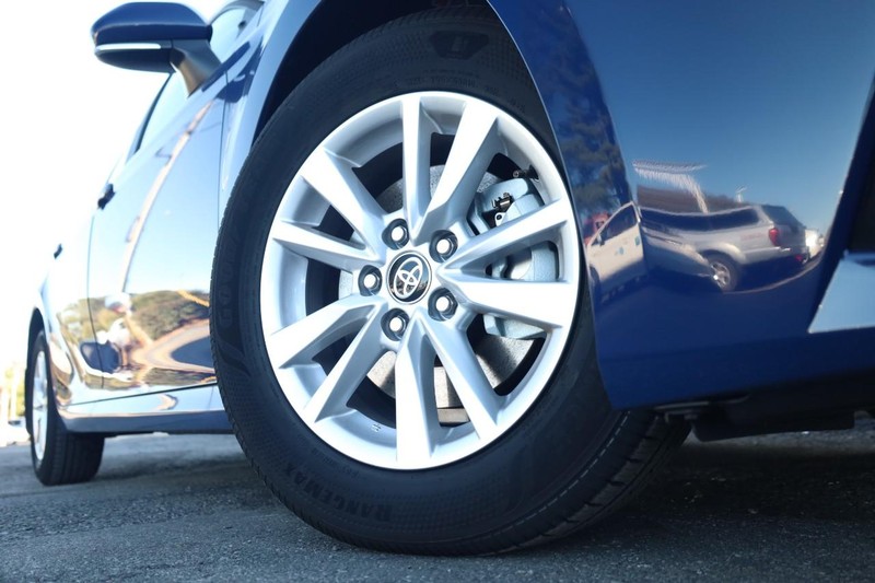 Toyota Camry Vehicle Image 03