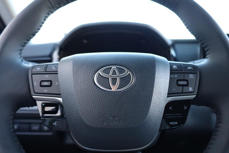 Toyota Camry Vehicle Image 09