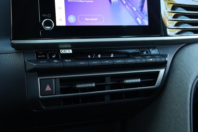 Toyota Camry Vehicle Image 13