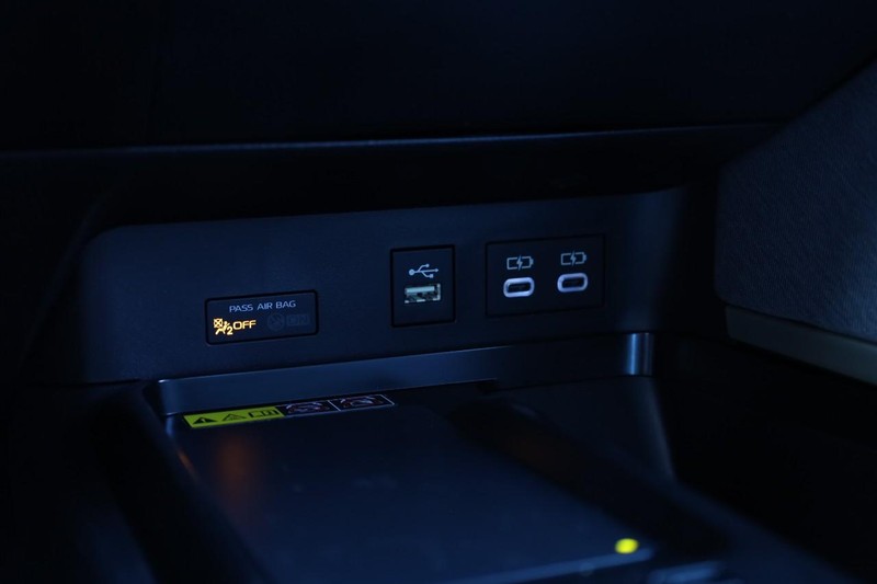 Toyota Camry Vehicle Image 14