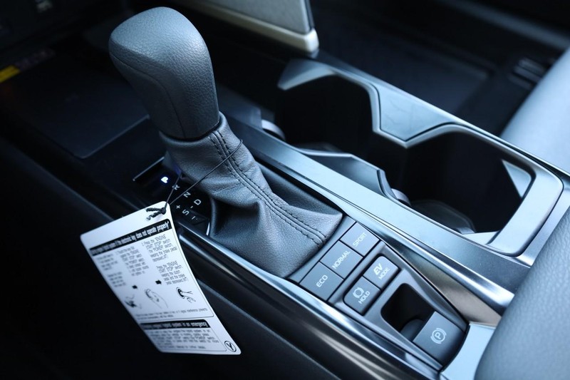 Toyota Camry Vehicle Image 15