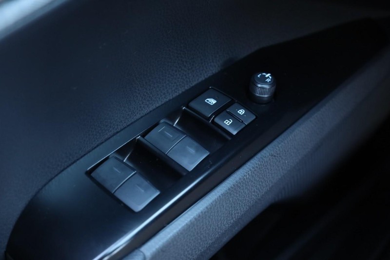 Toyota Camry Vehicle Image 17