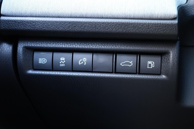 Toyota Camry Vehicle Image 18