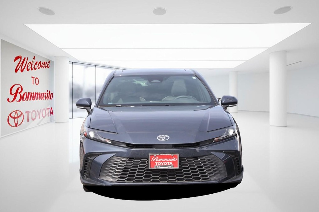 Toyota Camry Vehicle Full-screen Gallery Image 4
