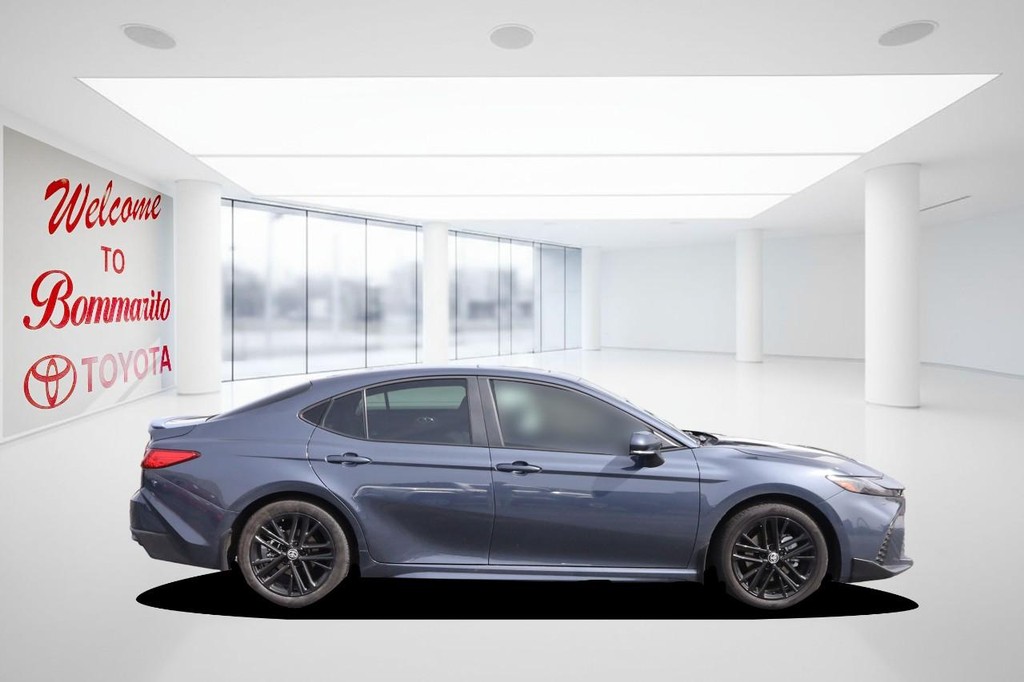 Toyota Camry Vehicle Full-screen Gallery Image 5