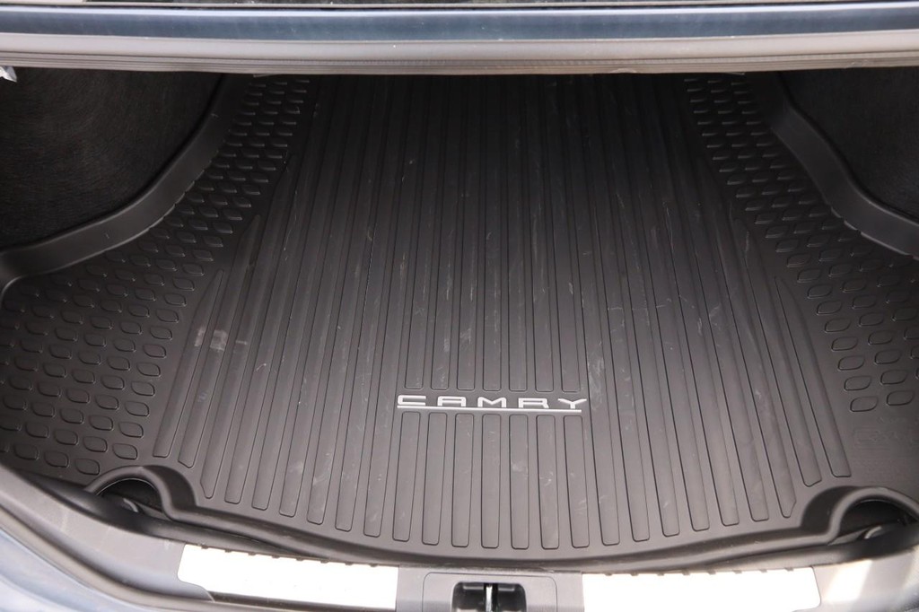 Toyota Camry Vehicle Full-screen Gallery Image 7