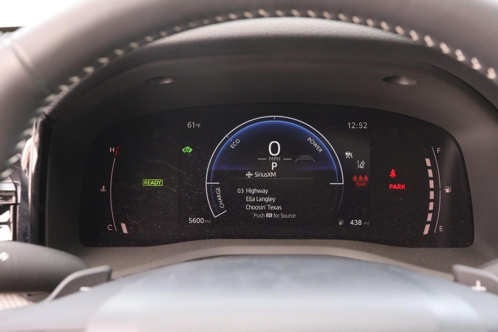 Toyota Camry Vehicle Full-screen Gallery Image 14