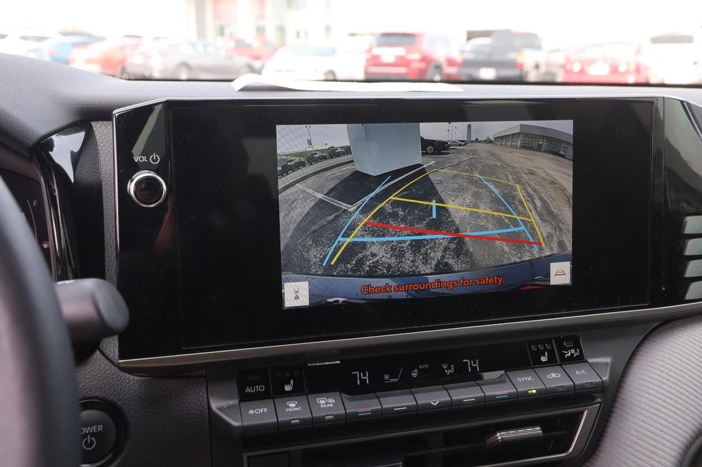 Toyota Camry Vehicle Full-screen Gallery Image 17