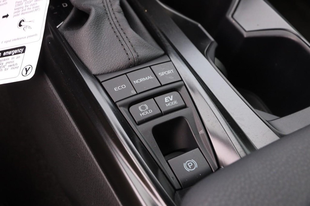 Toyota Camry Vehicle Full-screen Gallery Image 19