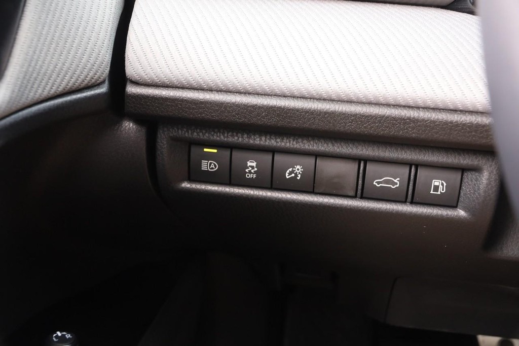 Toyota Camry Vehicle Full-screen Gallery Image 20