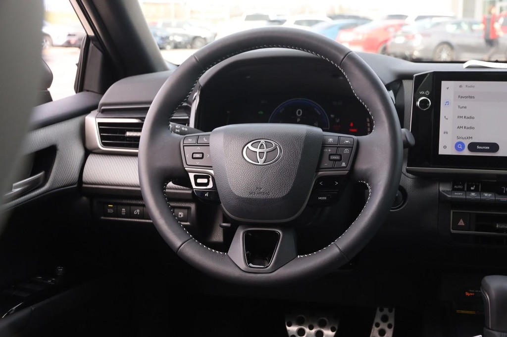 Toyota Camry Vehicle Full-screen Gallery Image 23