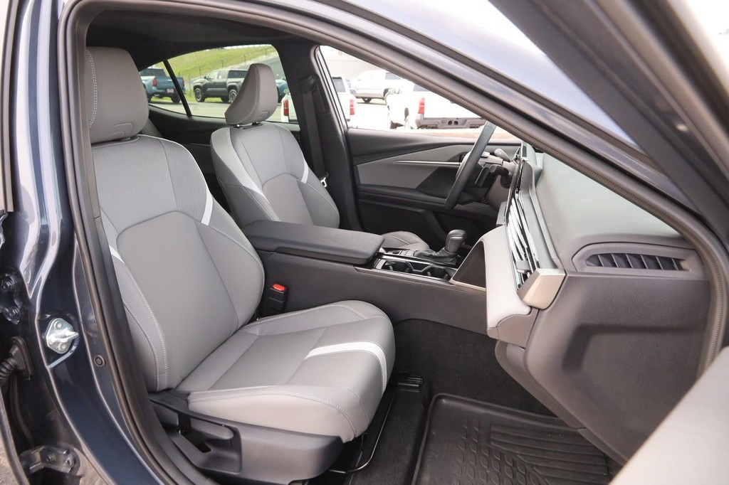 Toyota Camry Vehicle Full-screen Gallery Image 26